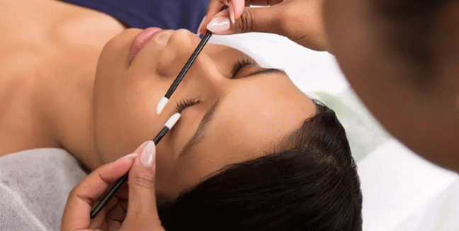 Από 20€ Lash Lift, Βαφή Βλεφαρίδων, Θεραπεία Κερατίνης & 4D Brow Lift,  στον σύγχρονο χώρο Ομορφιάς «Beauty Club» στην Καλλιθέα.